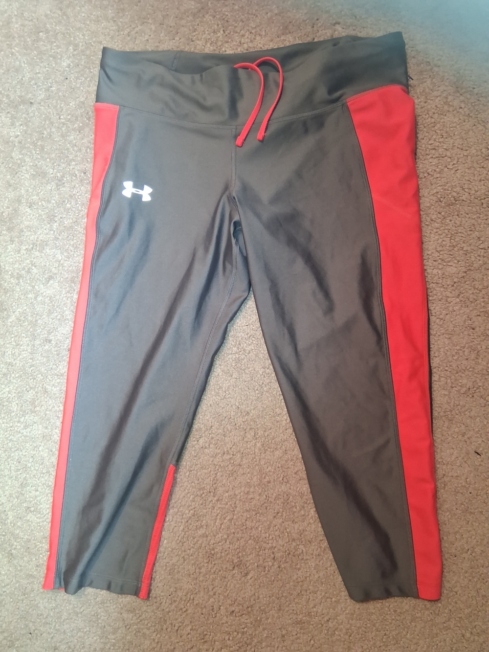 Under Armour Women's Gray and Pink Athletic Capris